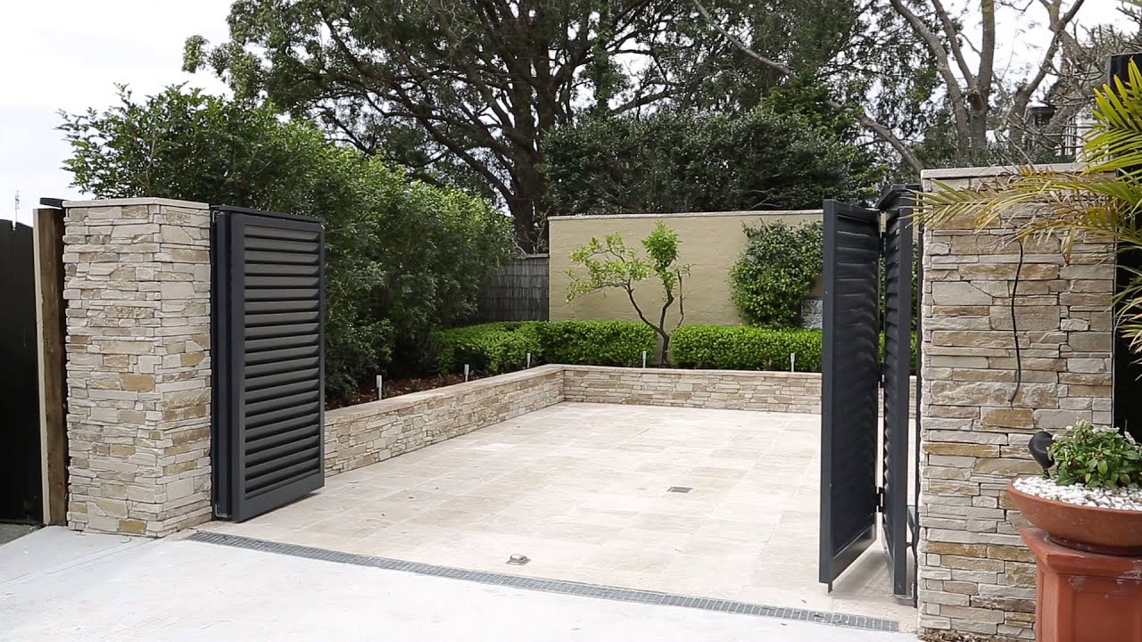 Talbot Automatic Bi-Fold Swing Gates - YouTube