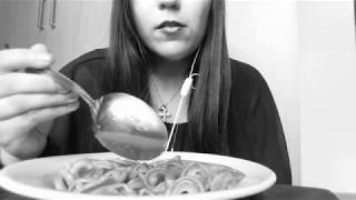 Eating sounds ASMR - aneb zvuky při jídle - zvuky úst (mouth sounds) žvýkání,  mlaskání...