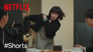 親友2人だけの挨拶！ | ウ・ヨンウ弁護士は天才肌 | Netflix Japan