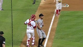 SF@PHI: Rupp applies the tag on Pence at the plate