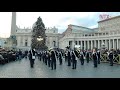 entre villancicos y poemas iluminan árbol de navidad del vaticano