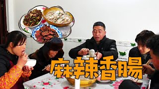 小譚家的午飯太豐盛！一盤鹹菜炒臘肉，麻辣香腸，食慾滿滿超級下飯【小小譚】