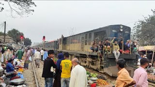 local train of Bangladesh || kawraid bazar || বাংলাদেশের লোকাল ট্রেন ||