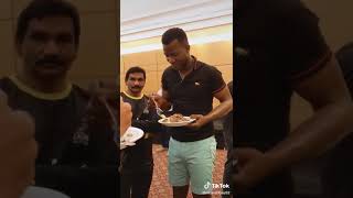PSL 2020 Darren Sammy eats biryani