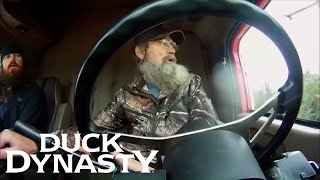 Duck Dynasty: Si Drives an 18-Wheeler Truck (Flashback) | Duck Dynasty