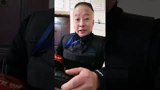 中国河北警察抢老一位老人羊