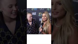 JoJo Siwa trying hard not to look at the interviewers body 😂