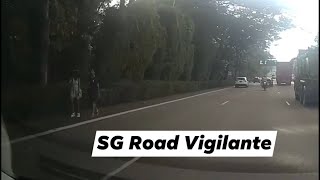 17aug2021 pie before eng neo exit couple spotted taking a stroll on the expressway road shoulder