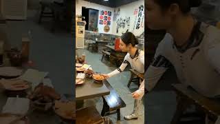 How Realistic Chinese Robot Waiter Enhances Dining Experience in a Chongqing Hotpot Restaurant#viral