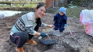 Grandma grows potatoes, Yike plays with mud,so fun