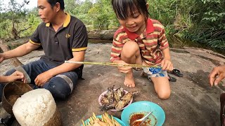 ປີ້ງປາຫນໍ່ໄມ້ຕົ້ມກິນຕອນເຊົ້າ// ปิ้งปลาหน่อไม้ต้มกินตอนเช้า