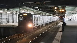 JR九州福北ゆたか線813系R018編成普通直方行き吉塚駅発車(2023/10/12)