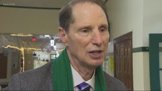 Wyden calls for 'practical bi-partisanship' in politics