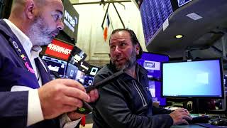 Stocks end flat as weak earnings fuel recession fears