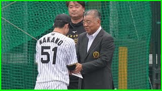 ⚾阪神・掛布OB会長が陣中見舞い　吉田義男さん思い黙祷にも参加🧢