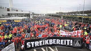 Germania, Volkswagen: sciopero contro il taglio dei salari e la chiusura di tre fabbriche