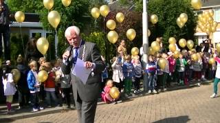 Samen aftellen met burgemeester Veerhoek om de ballonnen los te laten