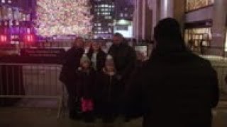 New Yorkers line up to see iconic Christmas tree