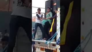 ladake or ladki me takar ka dance