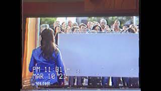 AT&T Instant Crowd (Milana Vayntrub.)