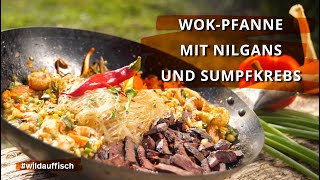 Outdoor Cooking: Wok-Pfanne mit Nilgans und Sumpfkrebs