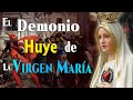 El demonio huye de la Virgen María.