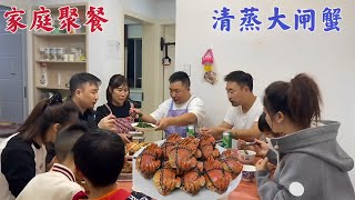 家庭聚餐，2000块钱买20只大闸蟹，烧10个家常菜，10口人吃真热闹 #在家做美食 #好好吃饭好好生活 #一日三餐人间烟火 #家的味道 #生活的烟火气息 #厨房里的欢乐时光 #民间传统美食 #幸福的