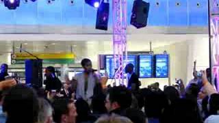 Estelle "American Boy" at JetBlue T5 Opening Ceremony