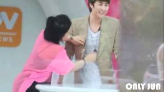 [Fancam] Hyung Jun Recording for Mnet Wide News 110802