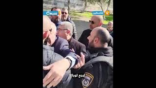 مواجهة صادمة: شرطي إسرائيلي يهين السفير الأردني في الأقصى