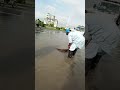 Mengeringkan Jalan yang Banjir