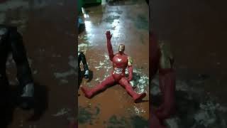 Iron man mau hancurkan orang nih😄