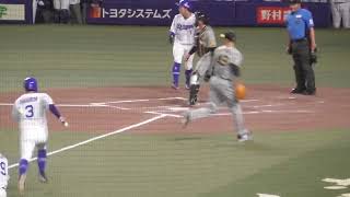 【逆転タイムリー】　ライトへの勝ち越しツーベース！を放つ細川成也選手　2024／8／18