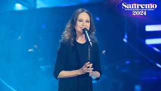 Sanremo 2024 - Gigliola Cinquetti canta "Non ho l'età" a Sanremo 2024