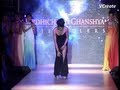 Download Sushmita Sen's OOPS MOMENT while walking on the ramp. In Mp4 3Gp Full HD Video