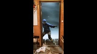 Daily Routine in Antarctica: Brave Adventurer Confronts Strong Winds, Fights to Shut Door