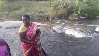 ஐ ஜாலி ஆத்துக்கு துணி துவைக்க போறோமே