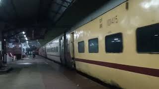 Okha superfast express skipping at the station 22906 full video 🚂