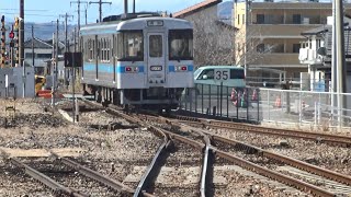 土佐山田駅を出発していく当駅始発の土讃線上り1000形