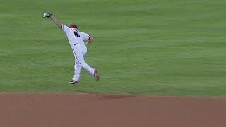 LAD@ARI: Owings makes a jumping backhanded catch