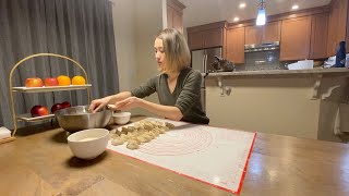 How to make pork shrimp and chives dumplings preparing for the Lunar New Year | 新年到，三鲜饺子你学会了吗？