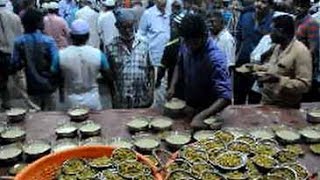 Muslims break Ramzan fast with 'nombu kanji' at Palayam Juma Masjid