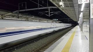 東海道新幹線豊橋駅　のぞみ号上下線通過シーン　SHINKANSEN pass TOYOHASHI Station at full speed