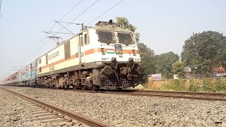 02564 Humsafar Express (New Delhi - Barauni)