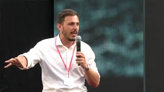 L’insostenibile leggerezza dei dati | Alberto Brugnoli | TEDxVasto