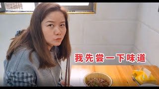 2022 第205期 老田看侄子吃饭只有咸菜，觉得可怜，做一道爆炒牛肉带回家给他吃