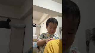 使喚阿弟幫媽媽捶背#funny #可愛い #cute #cutebaby #parenting #育兒 #親子