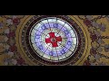 MESSE À  LA BASILIQUE NOTRE-DAME  DU ROSAIRE  À LOURDES, FRANCE