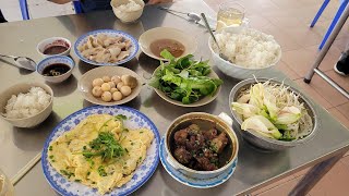 Quán cơm xe tải ngon nhiều món miễn phí cho thực khách thưởng thức//Phố Bụi