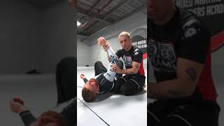 How an armbar works for BJJ